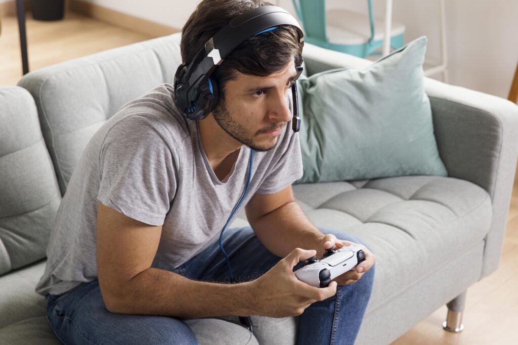 Jugando a la PlayStation 5